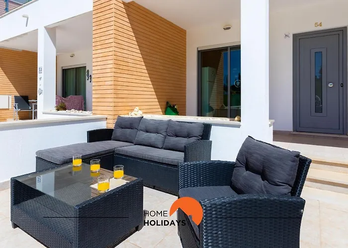 #154 2br Pool & Quiet Area *